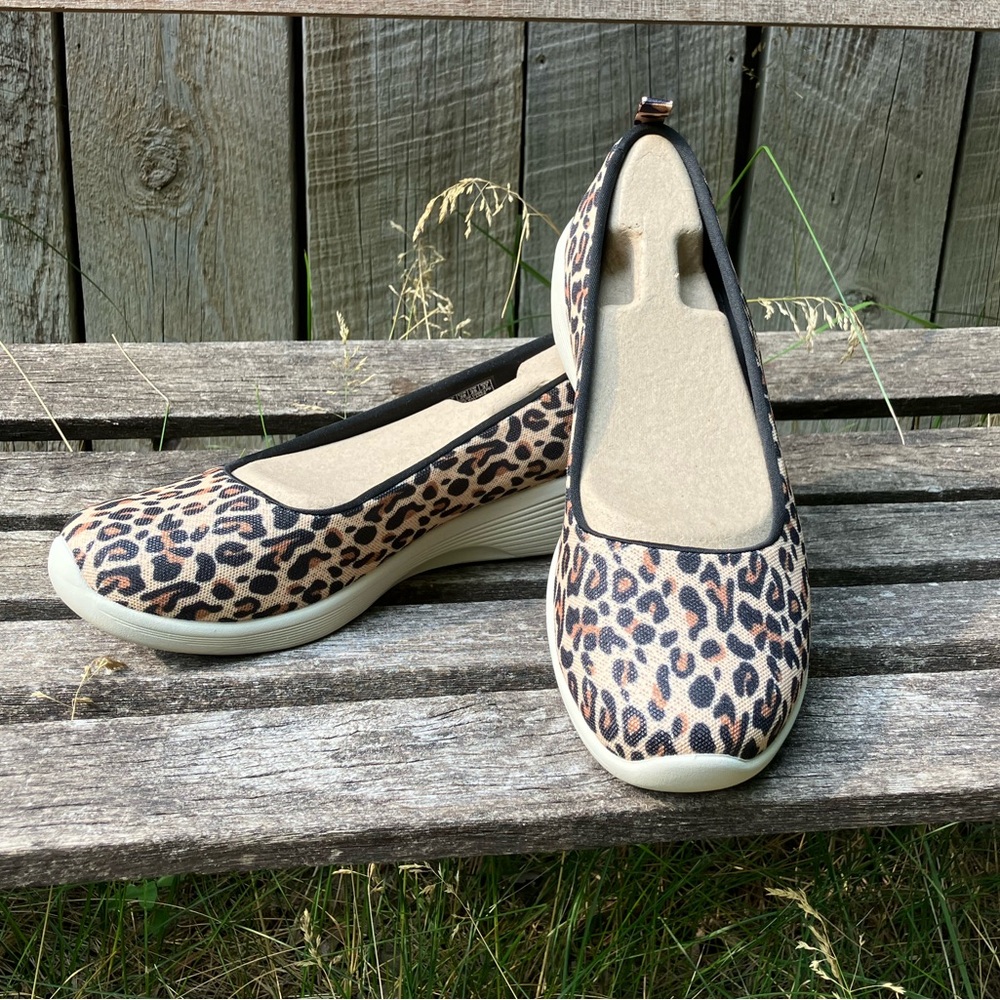 Skechers Arya Her Instincts ballet slip-ons, 8.  Cute, comfy & cool!